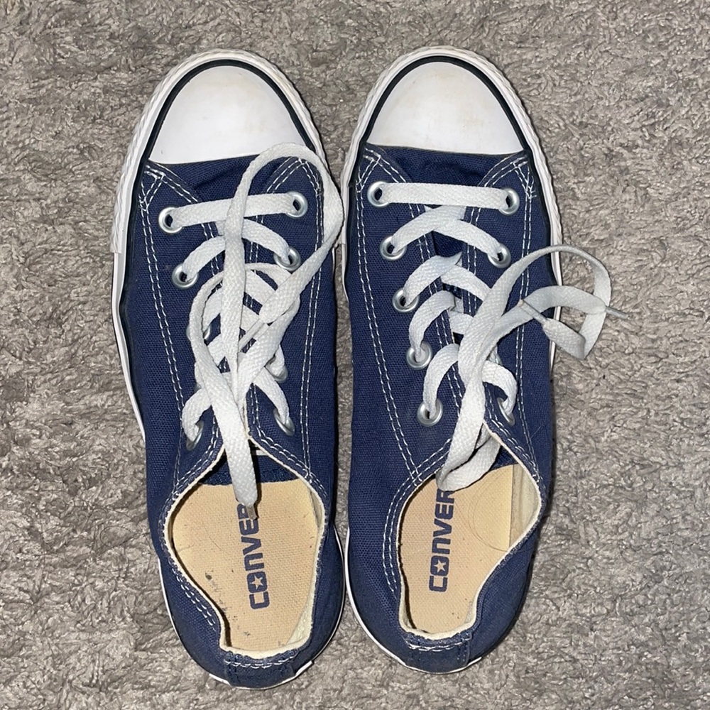 Navy blue converse